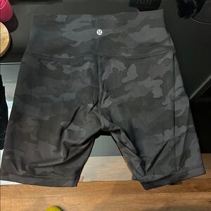 lululemon athletica Women’s Black Camo Shorts